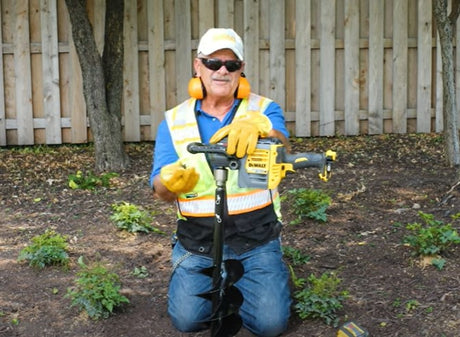 Large Auger and Dewalt Drill Safety Video – Español