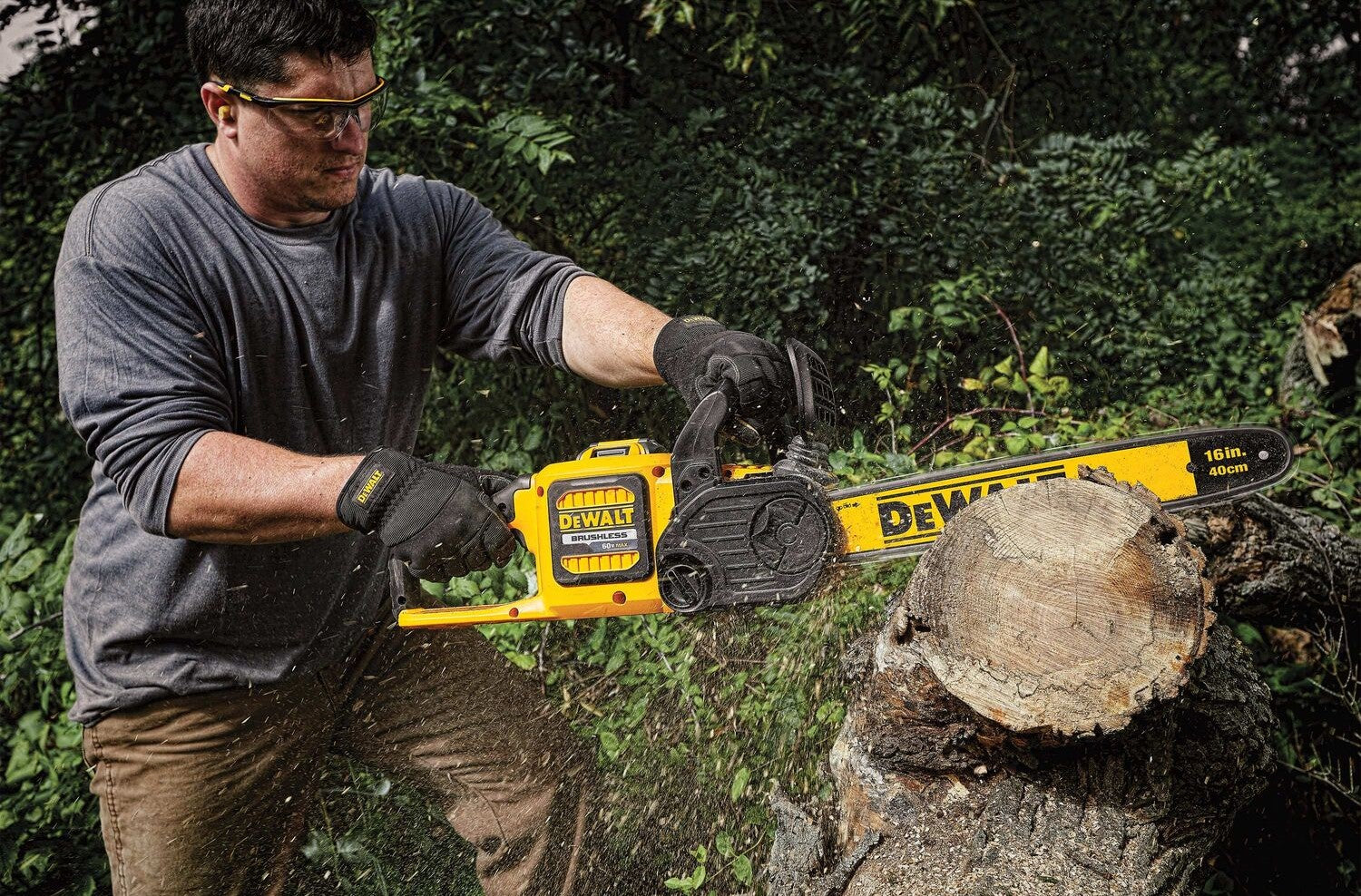 Dewalt 16 inch online battery chainsaw